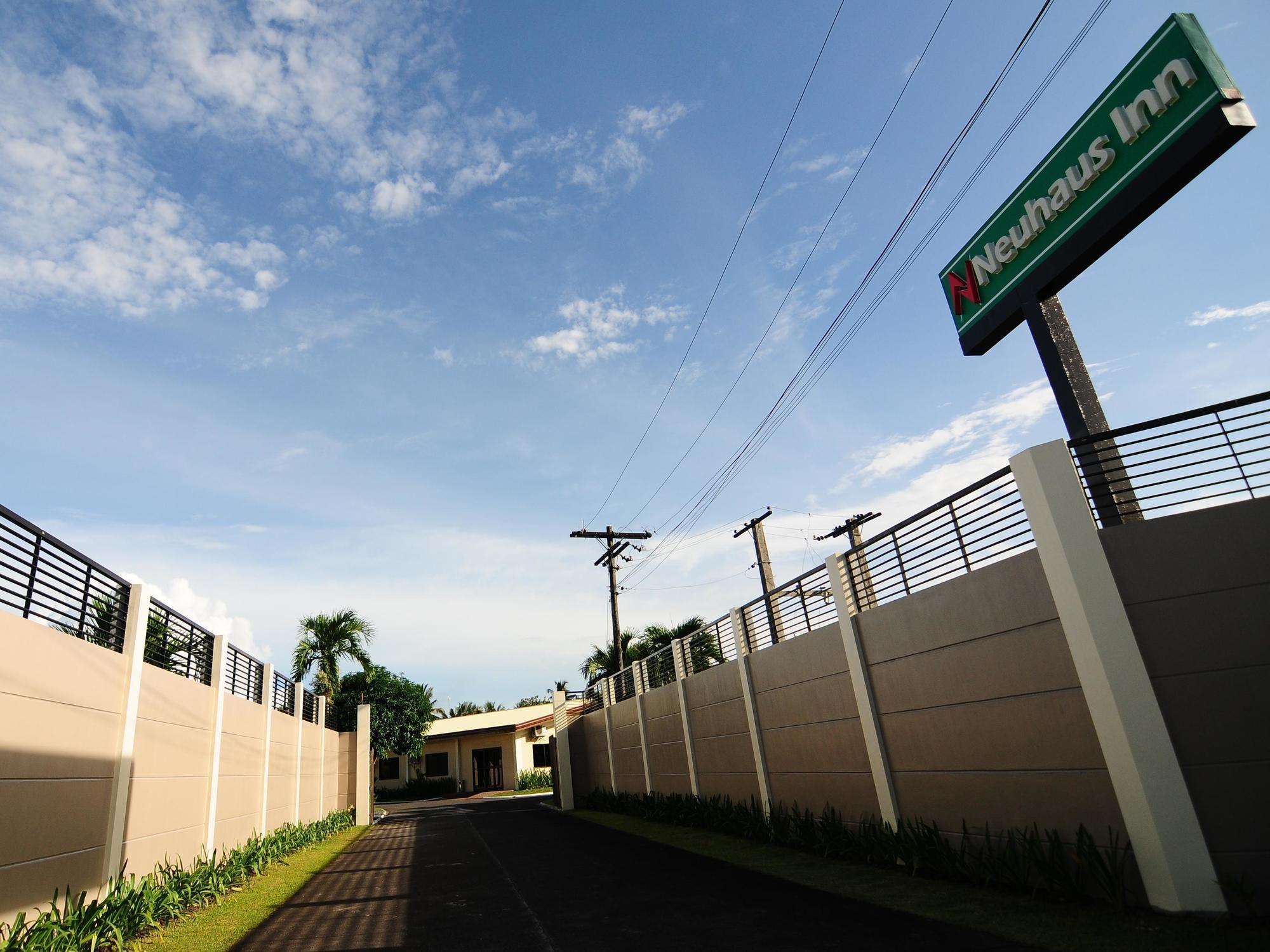 Neuhaus Inn Legazpi Exterior photo